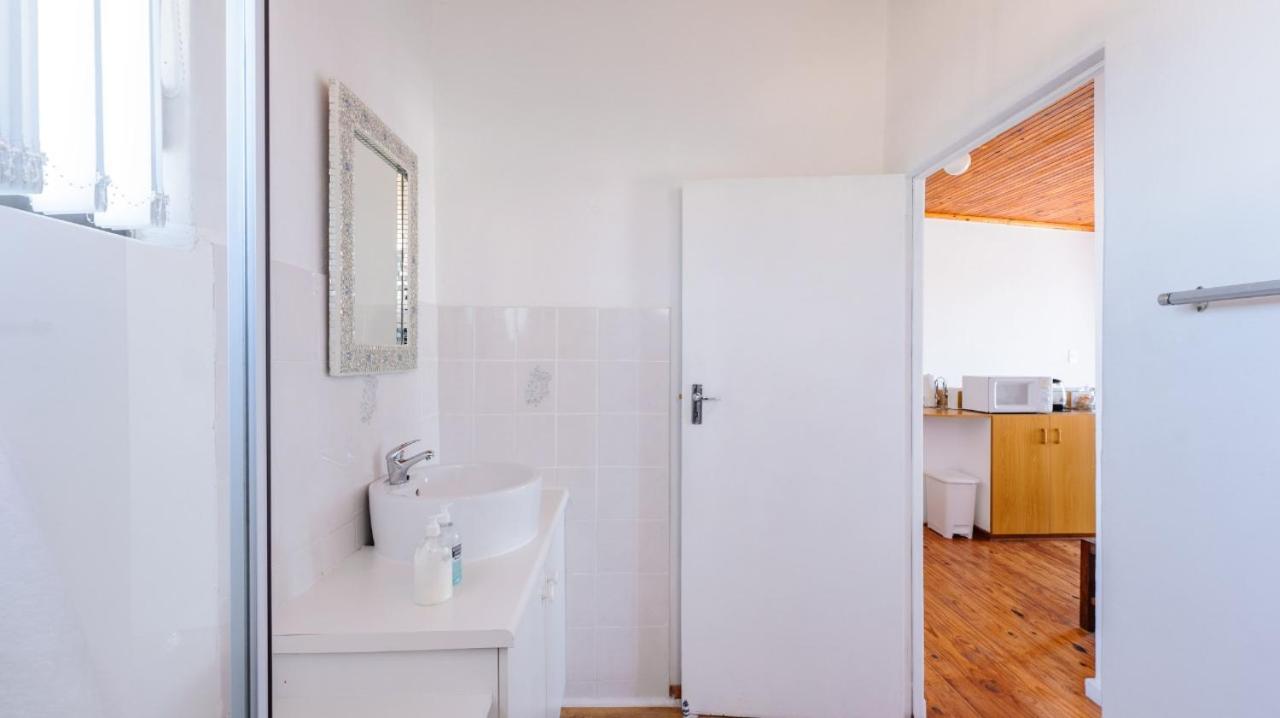 Suikerbekkie Apartment Struisbaai Bagian luar foto
